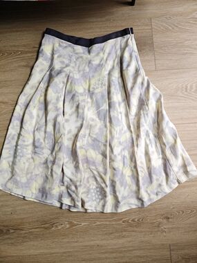 Anne Klein 100% silk Yellow and Gray Floral Circle Skirt